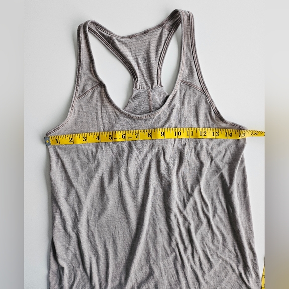 Lululemon Essential Tank Heathered Dark Chrome Size 4 Activewear Racerback Gym - Picture 12 of 13